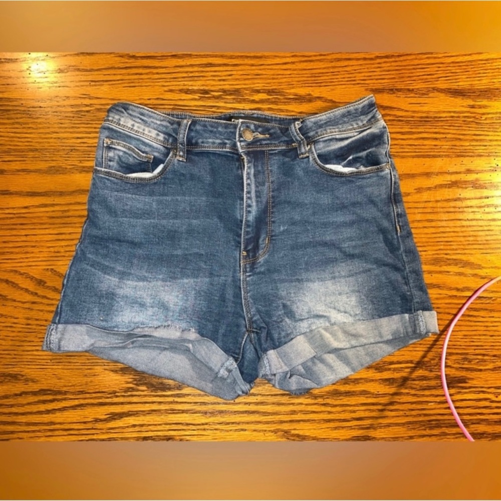 Juniors size 5 shorts